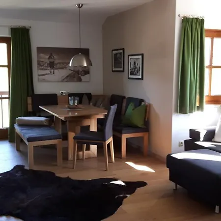 Alpen Zell Am Aparthotel