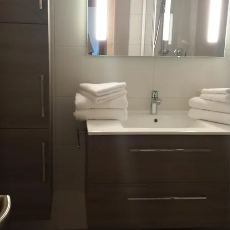 Aparthotel Alpen Zell Am *